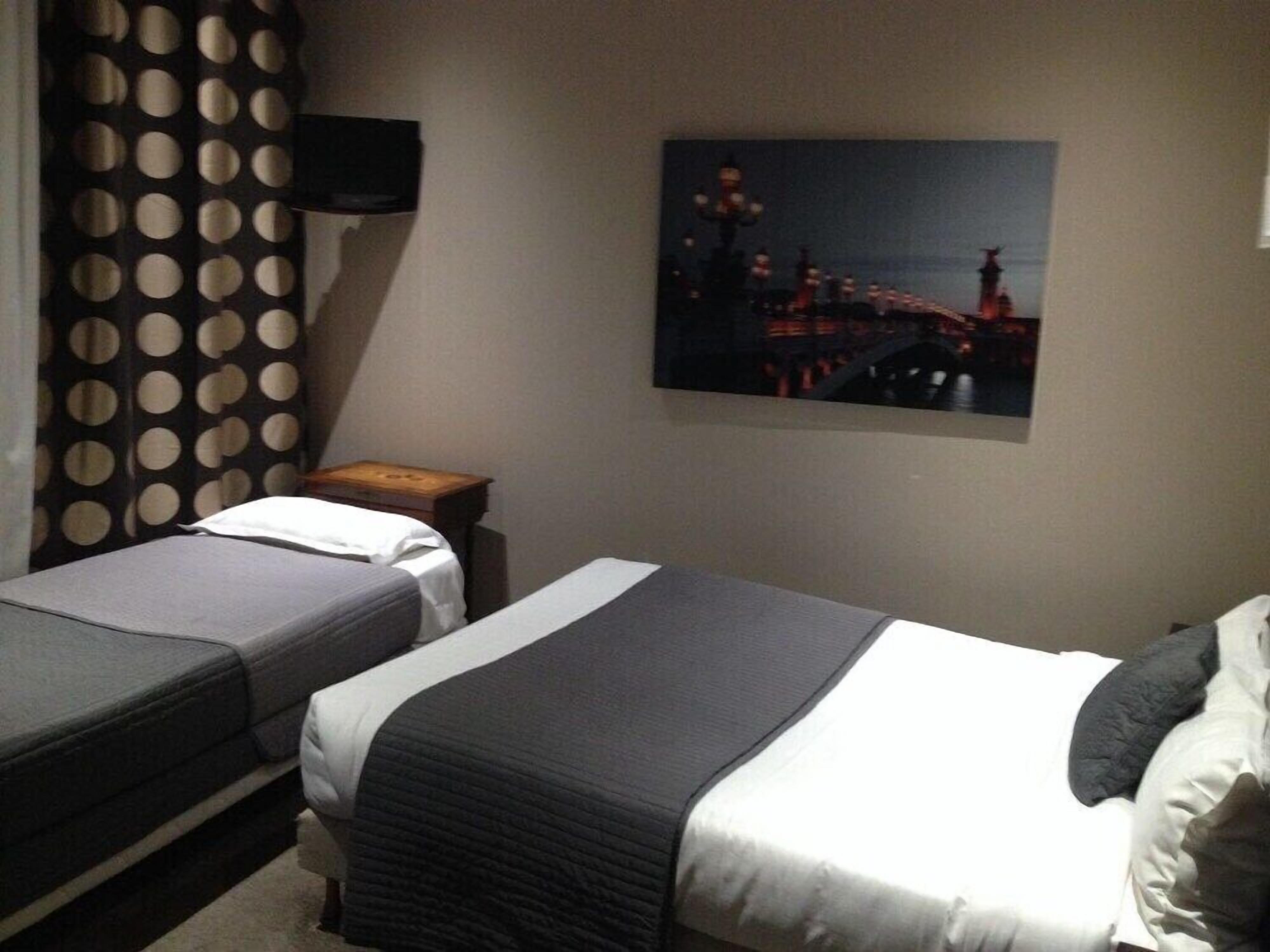 Cosy Monceau Hotel 2*